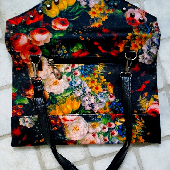 2for $20: Floral Print & Studs Clutch 💐 - Picture 2 of 3